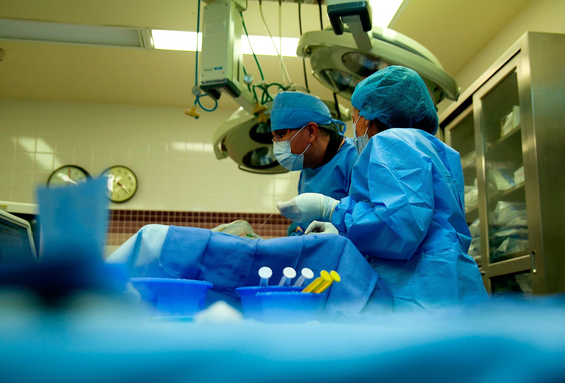 Dr. Feliciano Serrano and a colleague performing a procedure in the operating room